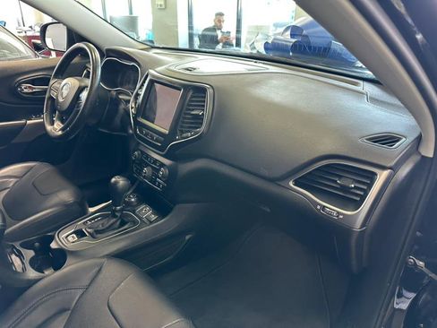 Used 2021 Jeep Cherokee Latitude Lux w/ Sun & Sound Group image 40