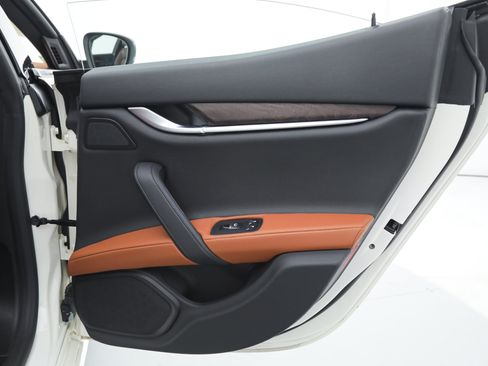 Certified 2023 Maserati Ghibli Modena RWD image 12