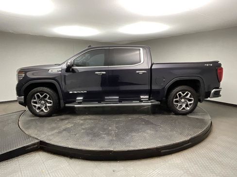 Used 2022 GMC Sierra 1500 SLT w/ SLT Premium Package AWD/4WD image 4