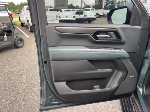 Used 2026 GMC Yukon AT4 w/ AT4 Premium Plus Package AWD/4WD image 10