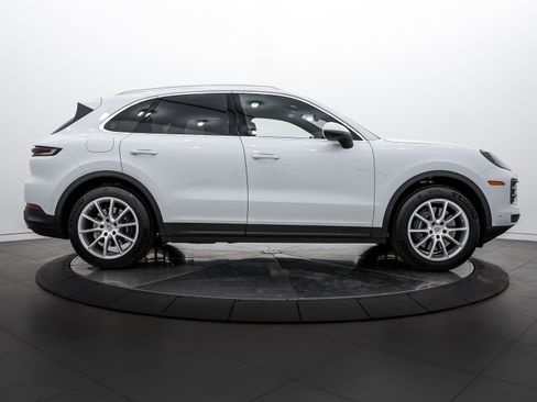 Certified 2024 Porsche Cayenne image 8