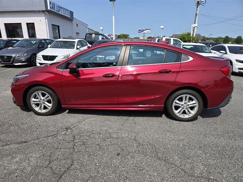 Used 2018 Chevrolet Cruze LT w/ Convenience Package image 10
