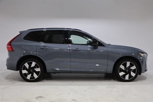 Used 2023 Volvo XC60 T8 Ultimate w/ Climate Package AWD/4WD image 9