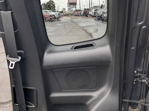 Used 2019 Toyota Tacoma SR5 w/ SR5 Appearance Package (SM) image 17