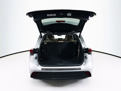 Used 2023 Toyota Highlander Limited image 24