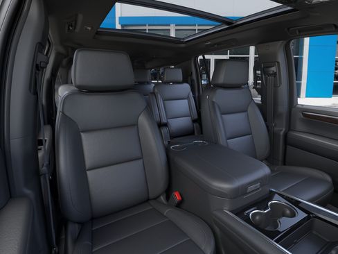 New 2026 Chevrolet Suburban Z71 w/ Comfort Package AWD/4WD image 18