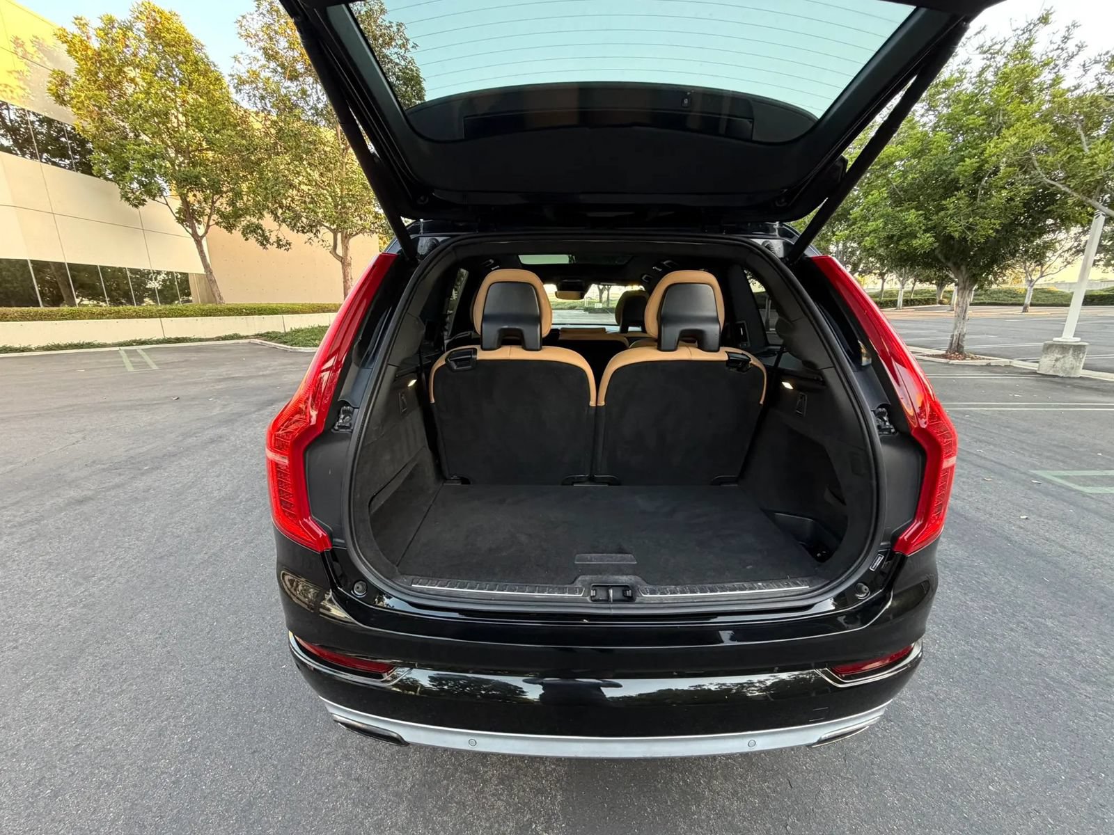 Used 2016 Volvo XC90 T6 Momentum AWD/4WD image 17