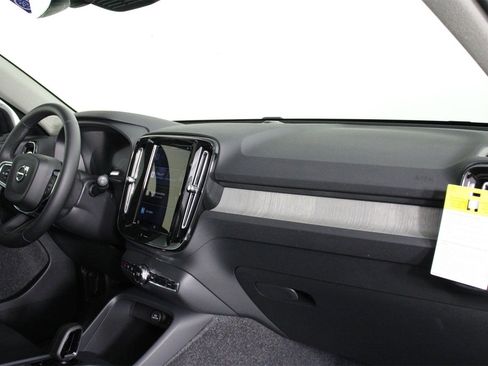 New 2025 Volvo XC40 B5 Core w/ Climate Package image 9