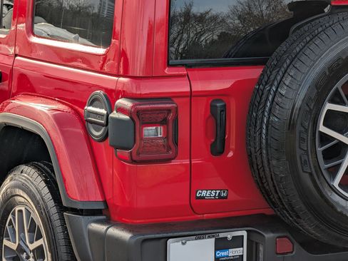 Used 2024 Jeep Wrangler Unlimited Sahara AWD/4WD image 13