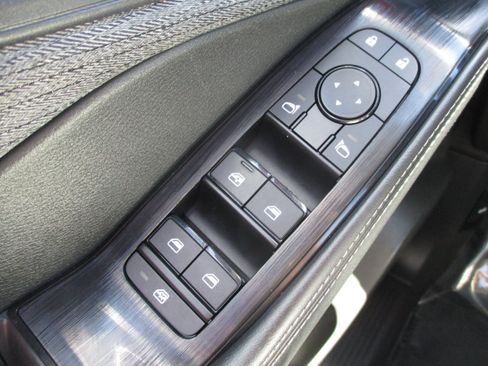 Used 2023 Nissan Rogue SV AWD/4WD image 32