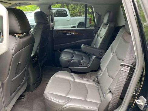 Used 2020 Cadillac Escalade Luxury RWD image 9