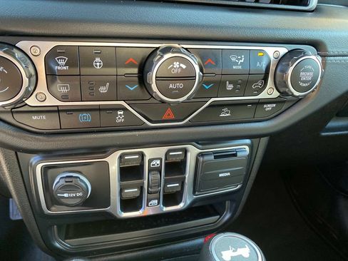 Certified 2024 Jeep Wrangler Unlimited Sahara AWD/4WD image 19