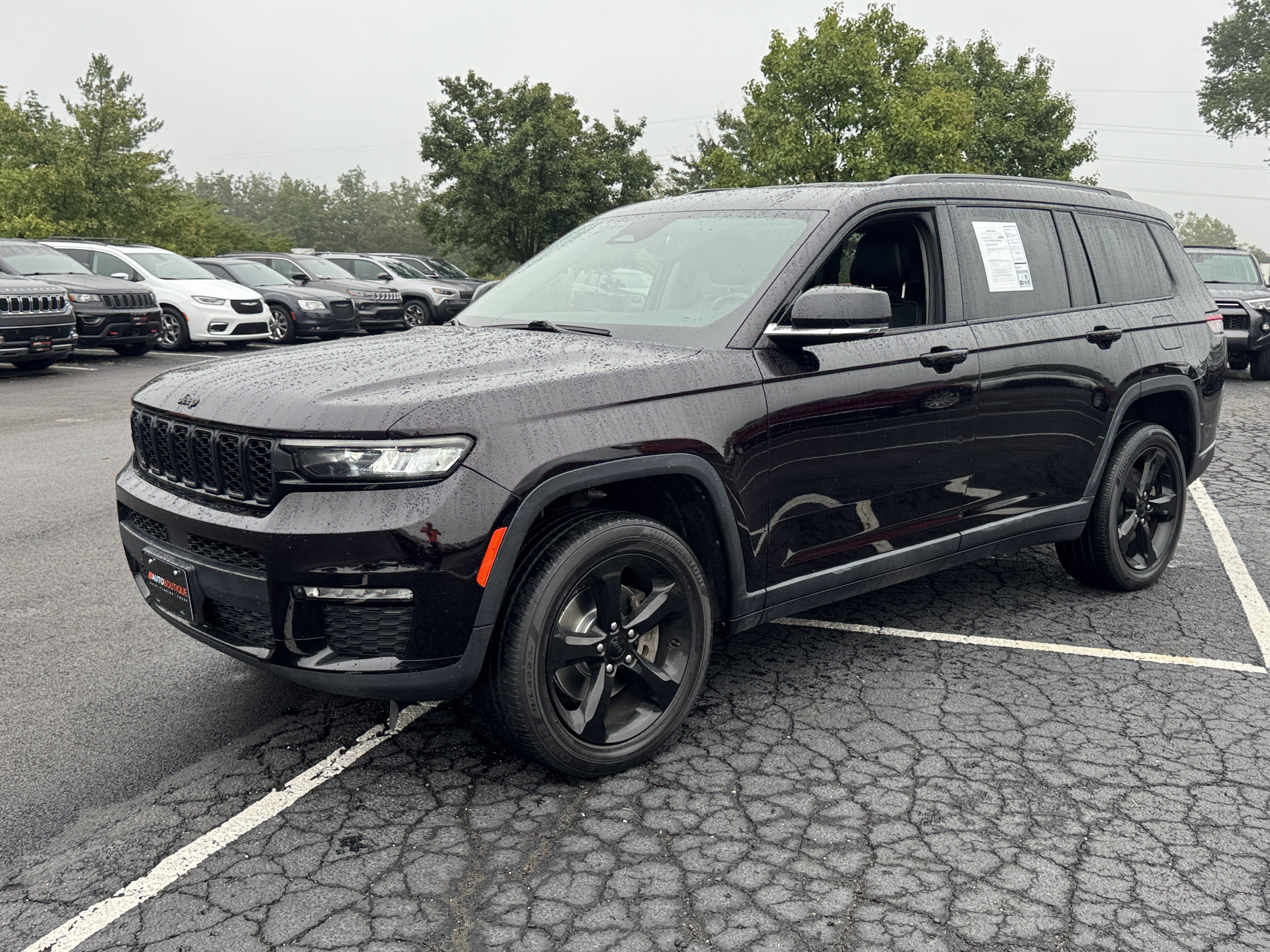 Used 2022 Jeep Grand Cherokee L Limited w/ Black Appearance Package AWD/4WD image 7