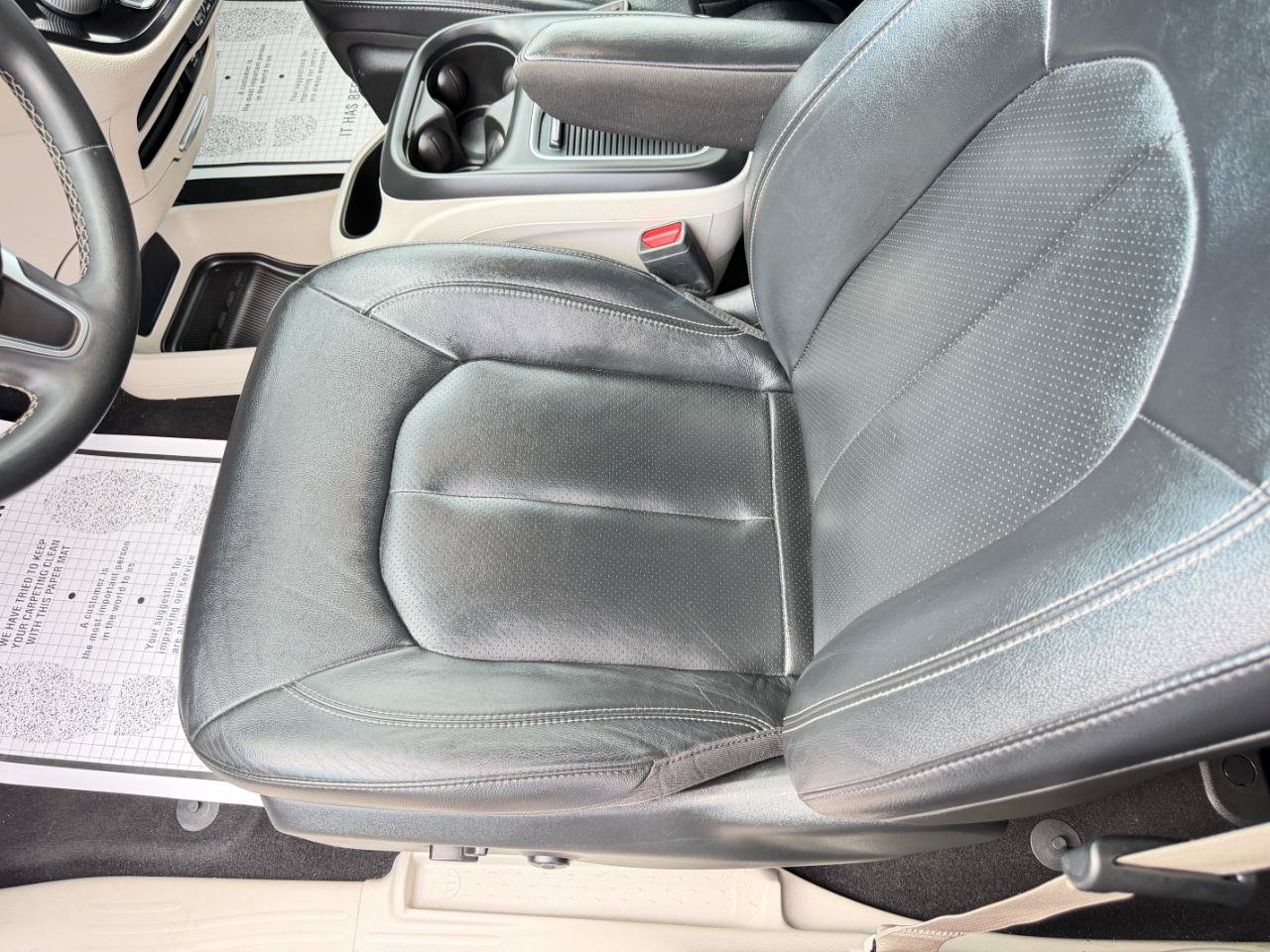 Used 2022 Chrysler Pacifica Touring-L FWD image 13