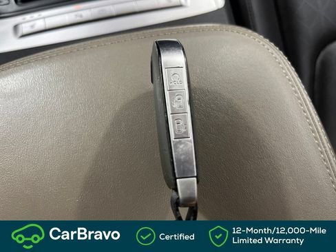 Used 2025 Kia Carnival FWD image 30