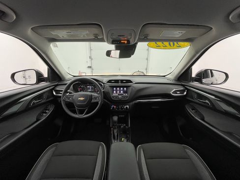Used 2022 Chevrolet TrailBlazer LT AWD/4WD image 3
