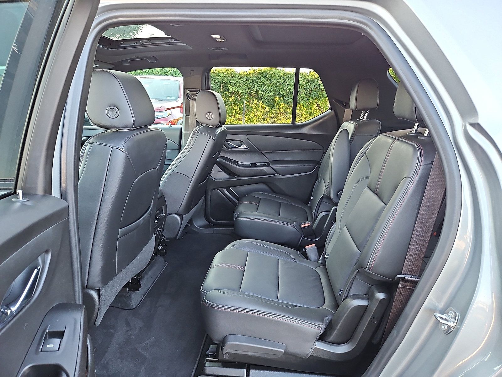 Used 2023 Chevrolet Traverse RS w/ LPO, Cargo Package AWD/4WD image 10