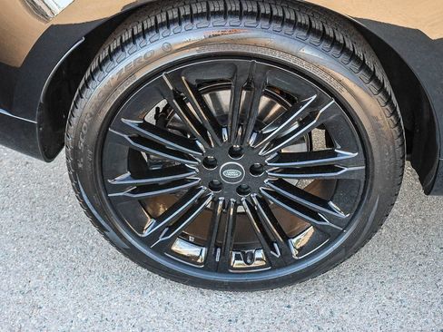 Certified 2024 Land Rover Range Rover SE AWD/4WD image 12