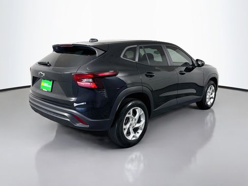 Used 2024 Chevrolet Trax LS w/ LS Convenience Package FWD image 10
