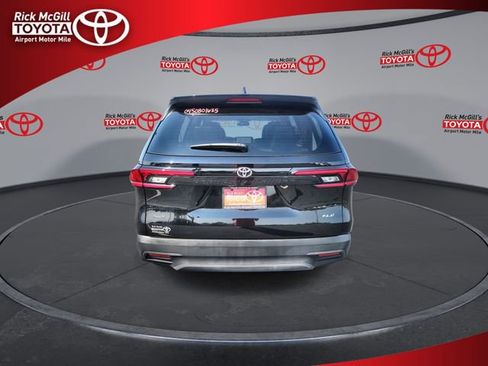 Used 2025 Toyota Grand Highlander AWD image 7