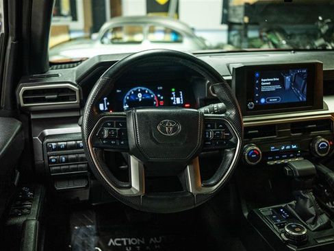 Used 2025 Toyota 4Runner SR5 AWD/4WD image 16