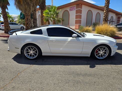 Used 2013 Ford Mustang GT Premium w/ Electronics Pkg RWD image 8