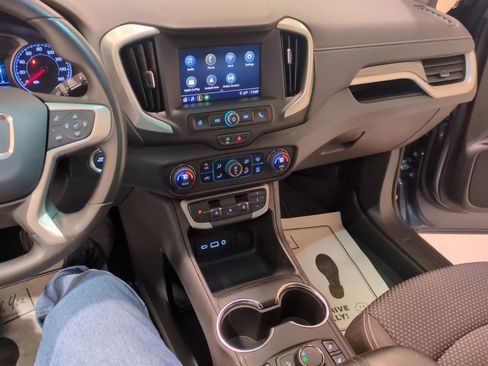Used 2024 GMC Terrain SLE w/ Driver Convenience Package FWD image 21