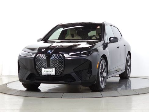Used 2023 BMW iX xDrive50 w/ Premium Package AWD/4WD image 4