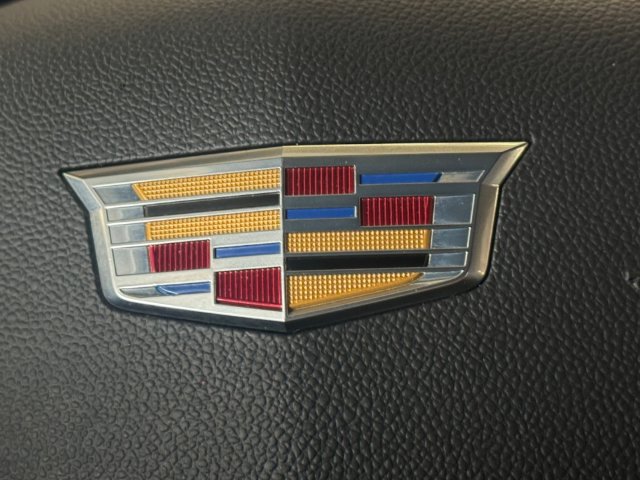 Used 2025 Cadillac XT4 Premium Luxury FWD image 5