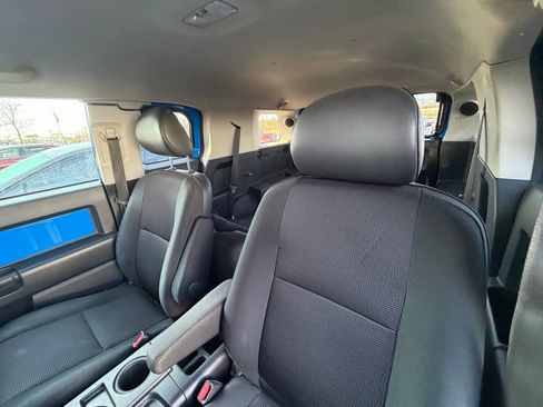 Used 2007 Toyota FJ Cruiser Base image 6