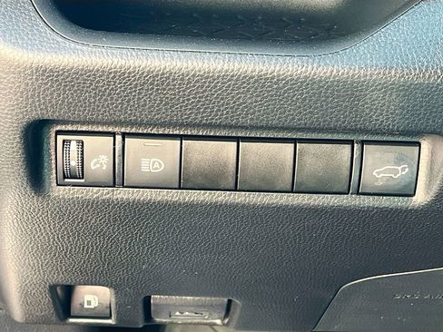 Used 2021 Toyota RAV4 XLE w/ Convenience Package image 10