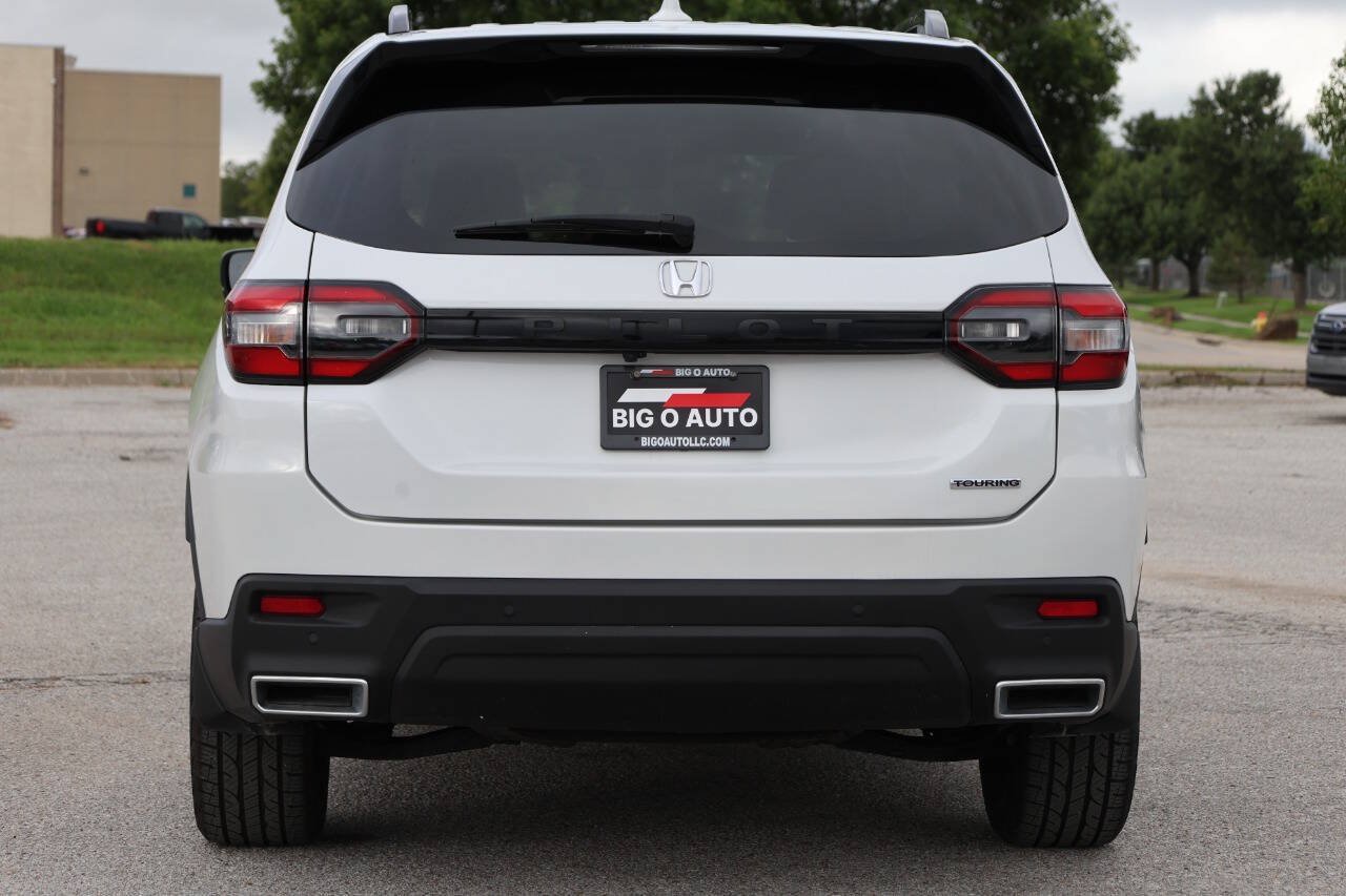 Used 2025 Honda Pilot Touring image 10