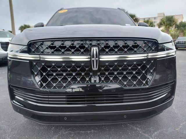 Used 2026 Lincoln Navigator Reserve w/ Jet Appearance Package AWD/4WD image 10