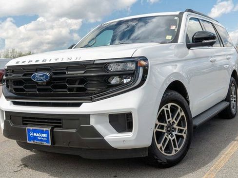 Used 2025 Ford Expedition Active AWD/4WD image 1