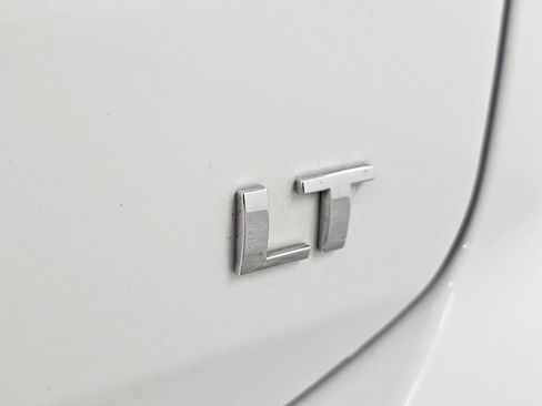 Used 2021 Chevrolet Equinox LT FWD image 28