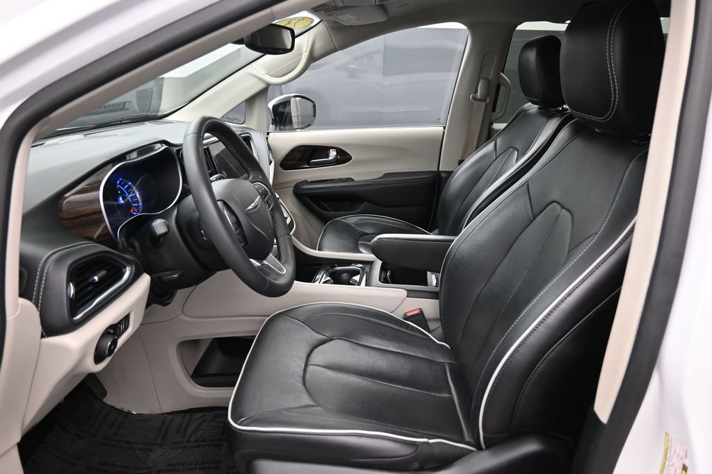 Used 2023 Chrysler Pacifica Limited FWD image 19