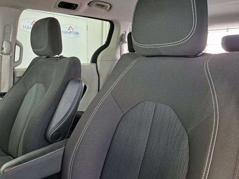 Used 2023 Chrysler Voyager LX image 24