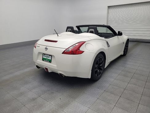 Used 2017 Nissan 370Z Roadster image 9