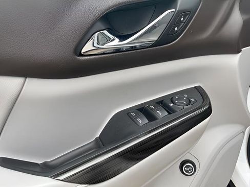 Used 2018 GMC Acadia SLT FWD image 11