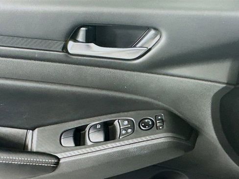 Used 2024 Nissan Altima 2.5 SV image 18