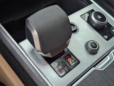 Used 2023 Land Rover Range Rover SE image 12
