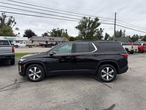 Used 2023 Chevrolet Traverse LT w/ LT Premium Package AWD/4WD image 3