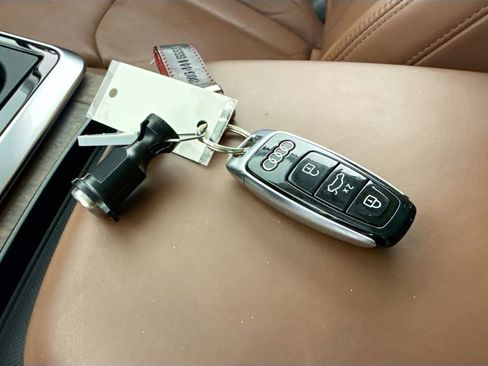 Used 2021 Audi Q7 3.0T Prestige image 17