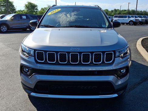 Used 2023 Jeep Compass Limited AWD/4WD image 2