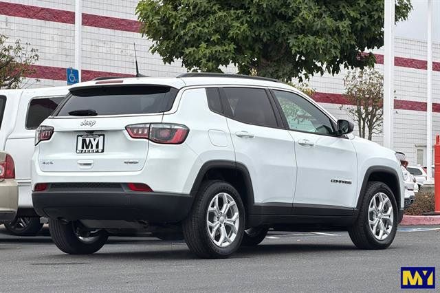 Used 2024 Jeep Compass Latitude AWD/4WD image 4