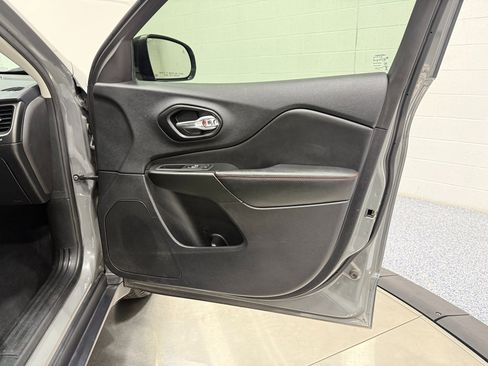 Used 2022 Jeep Cherokee Trailhawk w/ Sound & Nav Group image 26