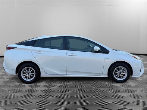 Used 2017 Toyota Prius Two FWD image 6