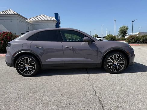 Used 2025 Porsche Macan 4S Electric AWD/4WD image 8