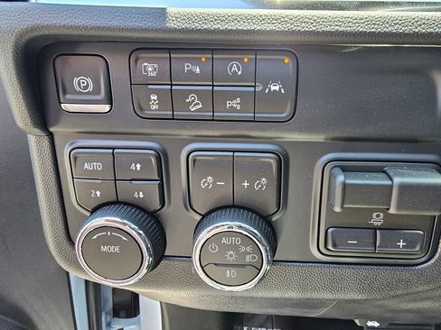 New 2026 Chevrolet Suburban Premier AWD/4WD image 23
