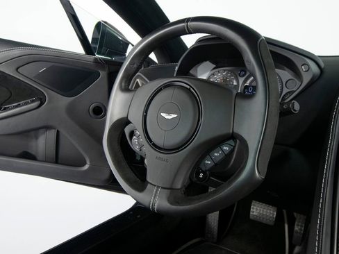 Used 2015 Aston Martin Vanquish RWD image 33